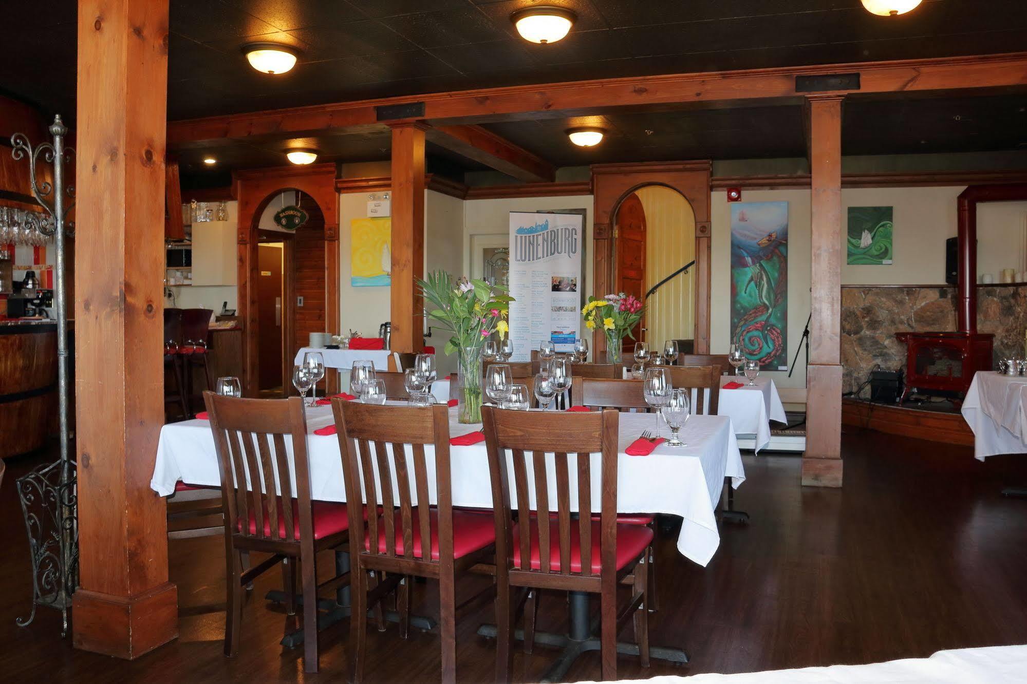 Rum Runner Inn Луненбург Екстер'єр фото