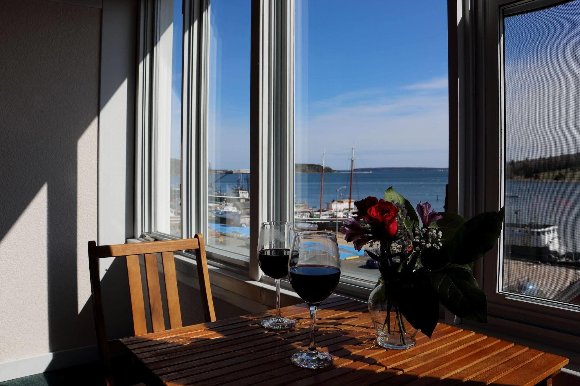 Rum Runner Inn Луненбург Екстер'єр фото